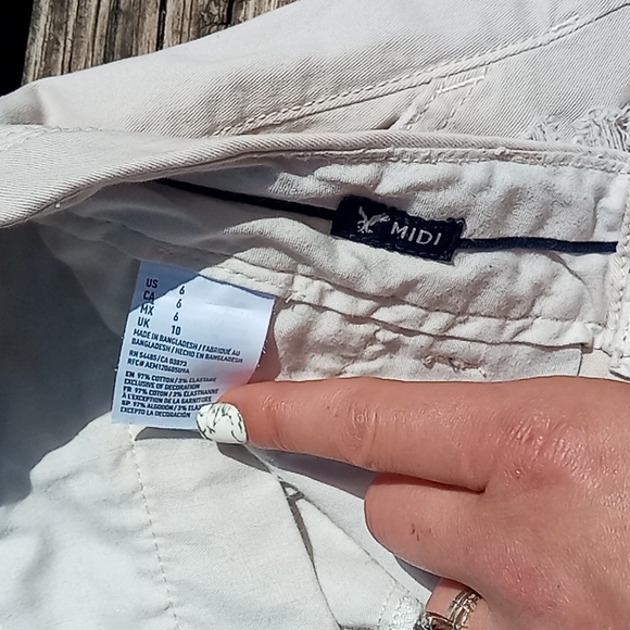 American eagle stretch midi khaki distressed shorts EUC like new - Picture 5 of 6
